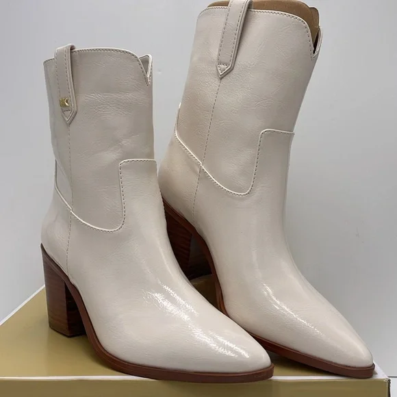 Michael Kors WAVERLY HEELED BOOTIE FAUX LEATHER
49F4WVME6L
LT CREAM - Picture 4 of 16